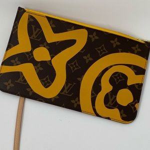 Louis Vuitton Neverfull pouch